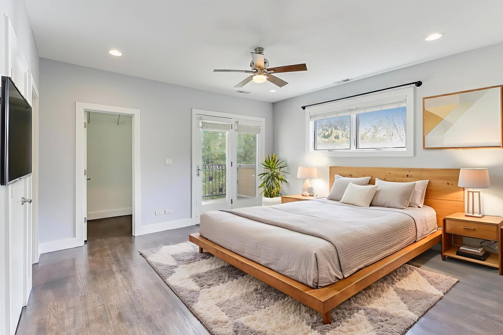 2144 W Schiller Street Unit: I