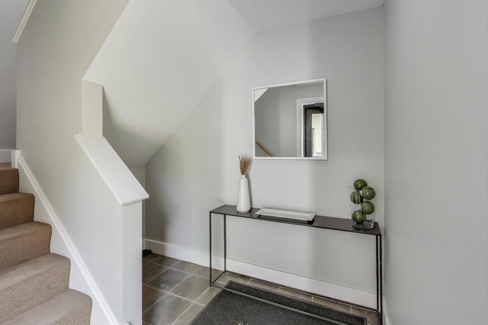 2144 W Schiller Street Unit: I