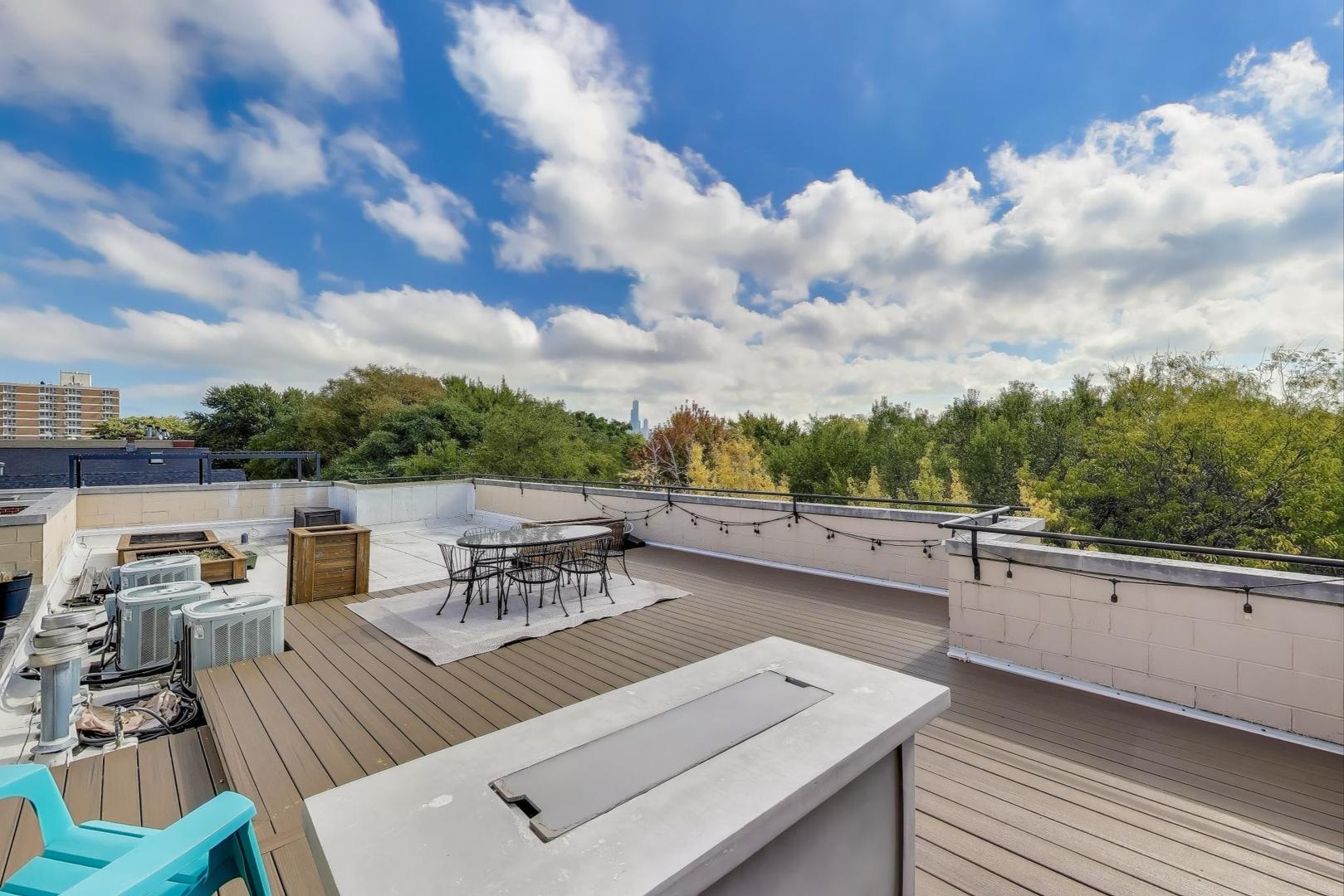 2144 W Schiller Street Unit: I