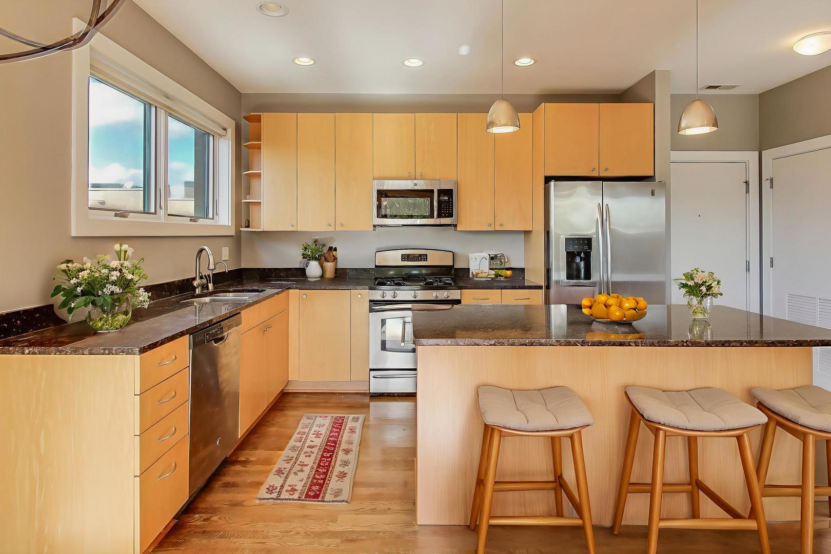2144 W Schiller Street Unit: I