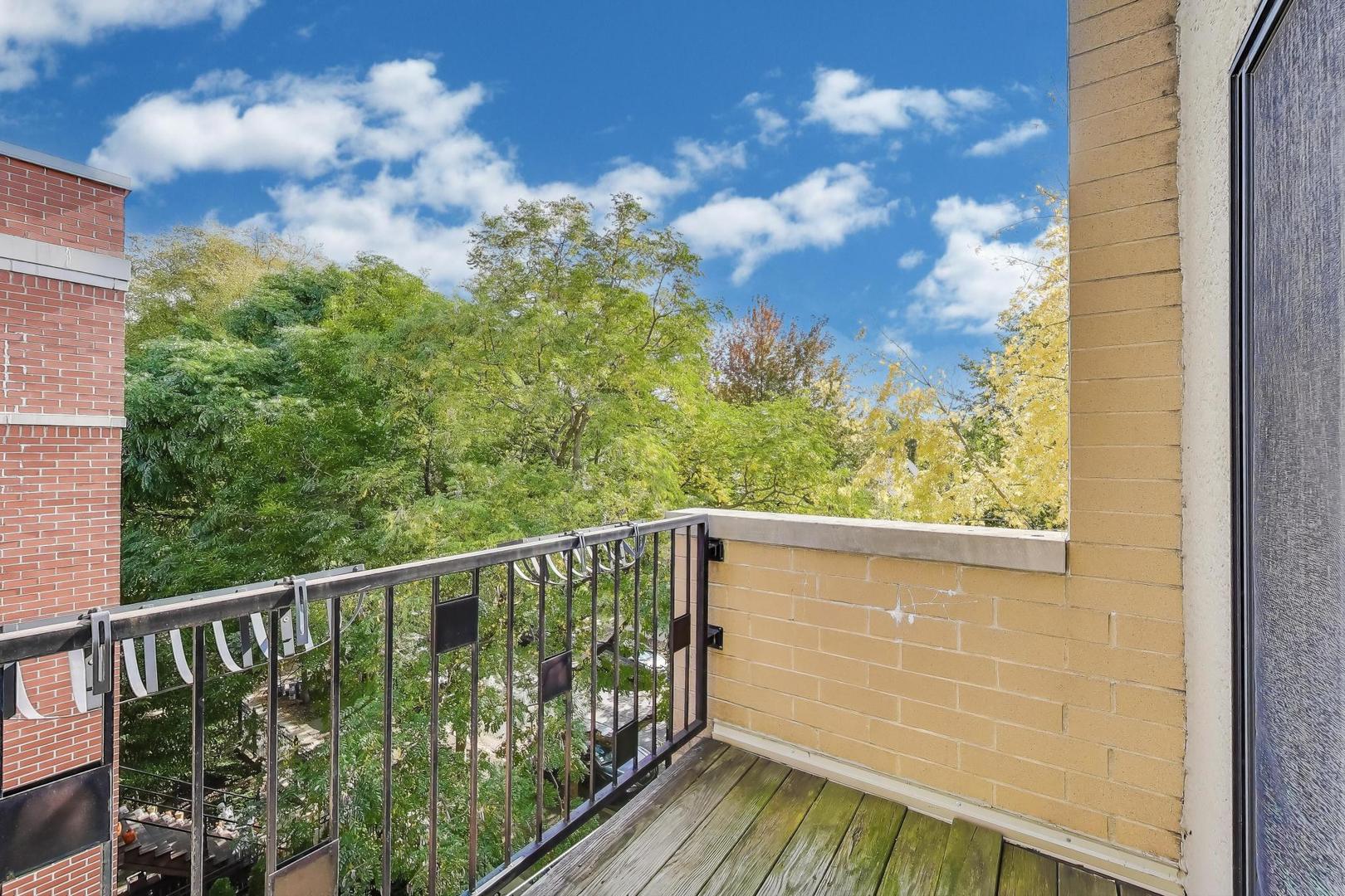 2144 W Schiller Street Unit: I