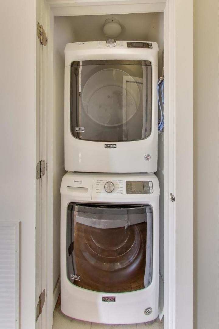 2144 W Schiller Street Unit: I