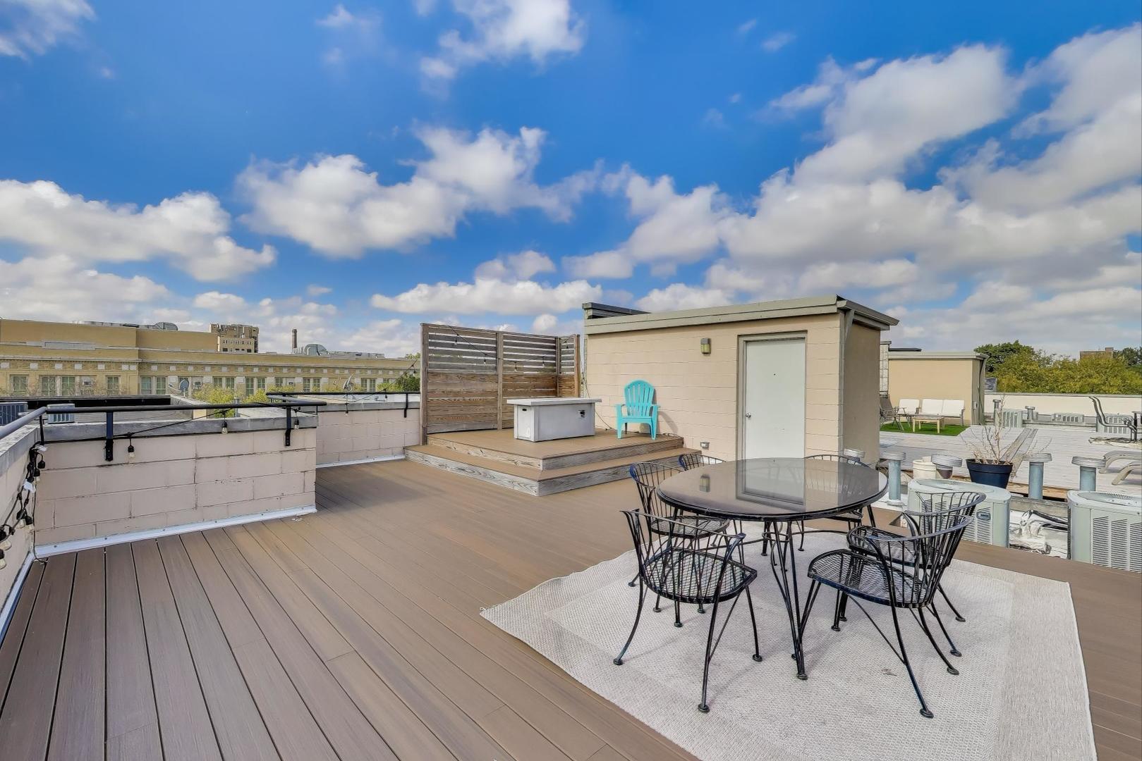 2144 W Schiller Street Unit: I