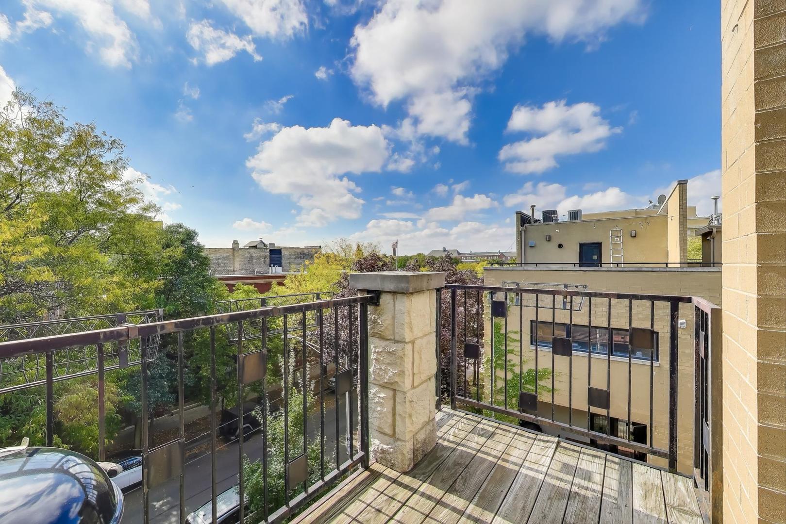 2144 W Schiller Street Unit: I
