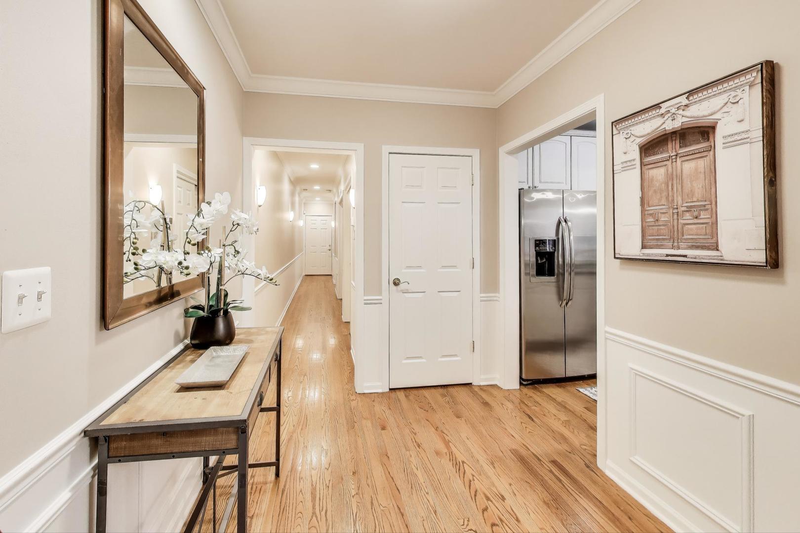 632 W Buckingham Place Unit: 2E