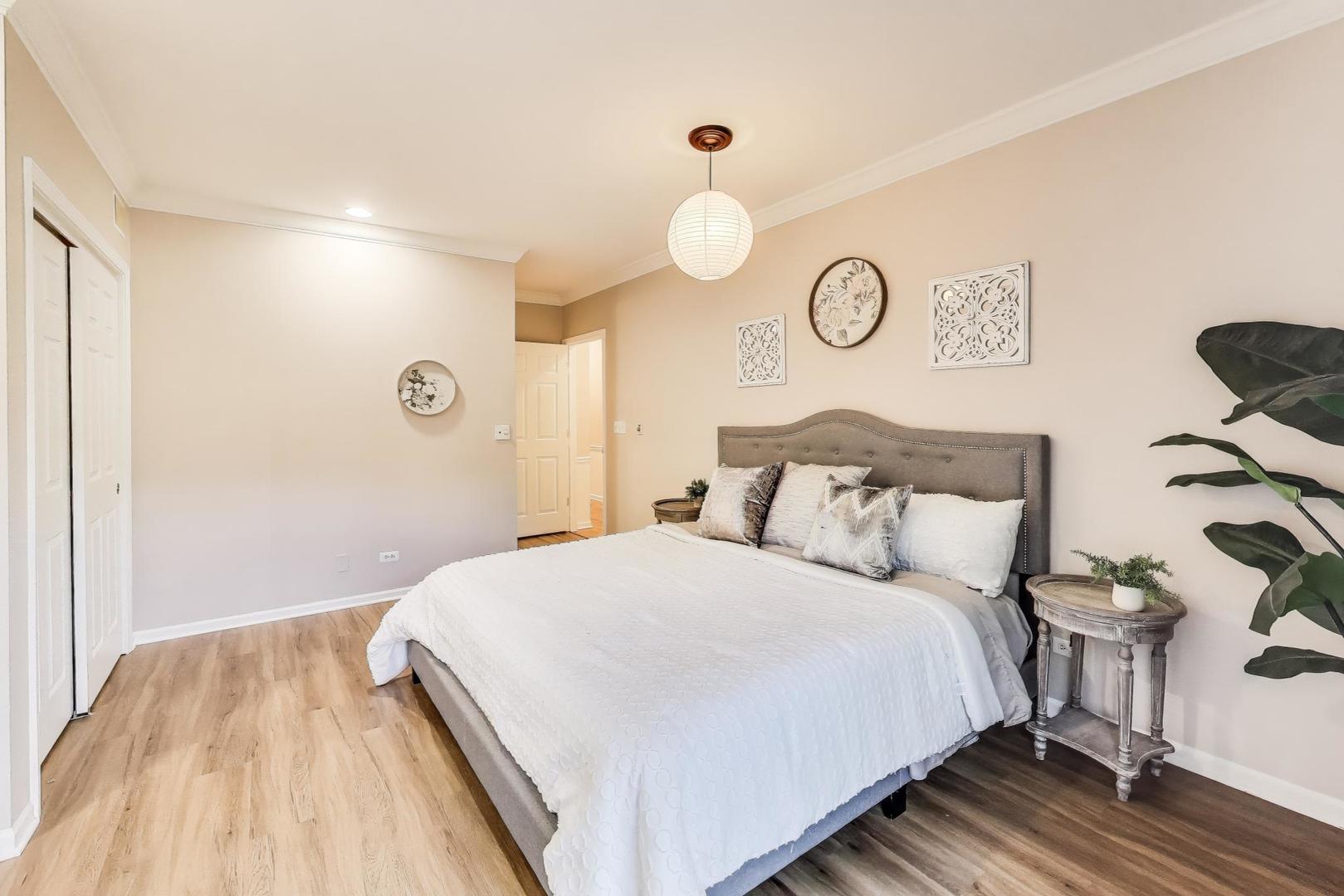 632 W Buckingham Place Unit: 2E