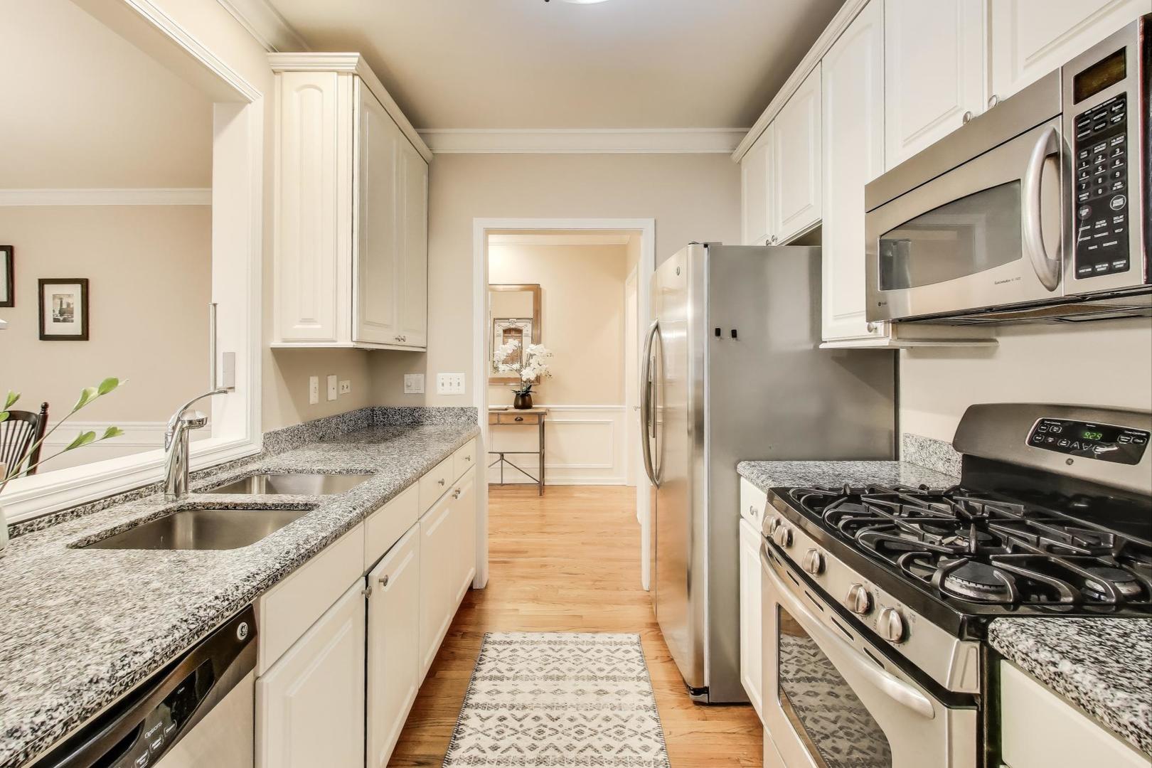 632 W Buckingham Place Unit: 2E