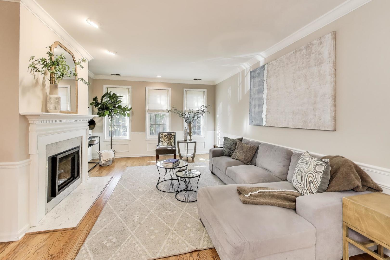 632 W Buckingham Place Unit: 2E