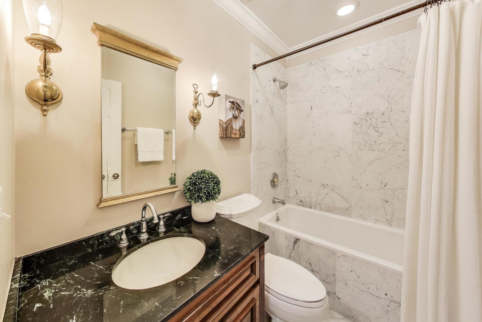 632 W Buckingham Place Unit: 2E