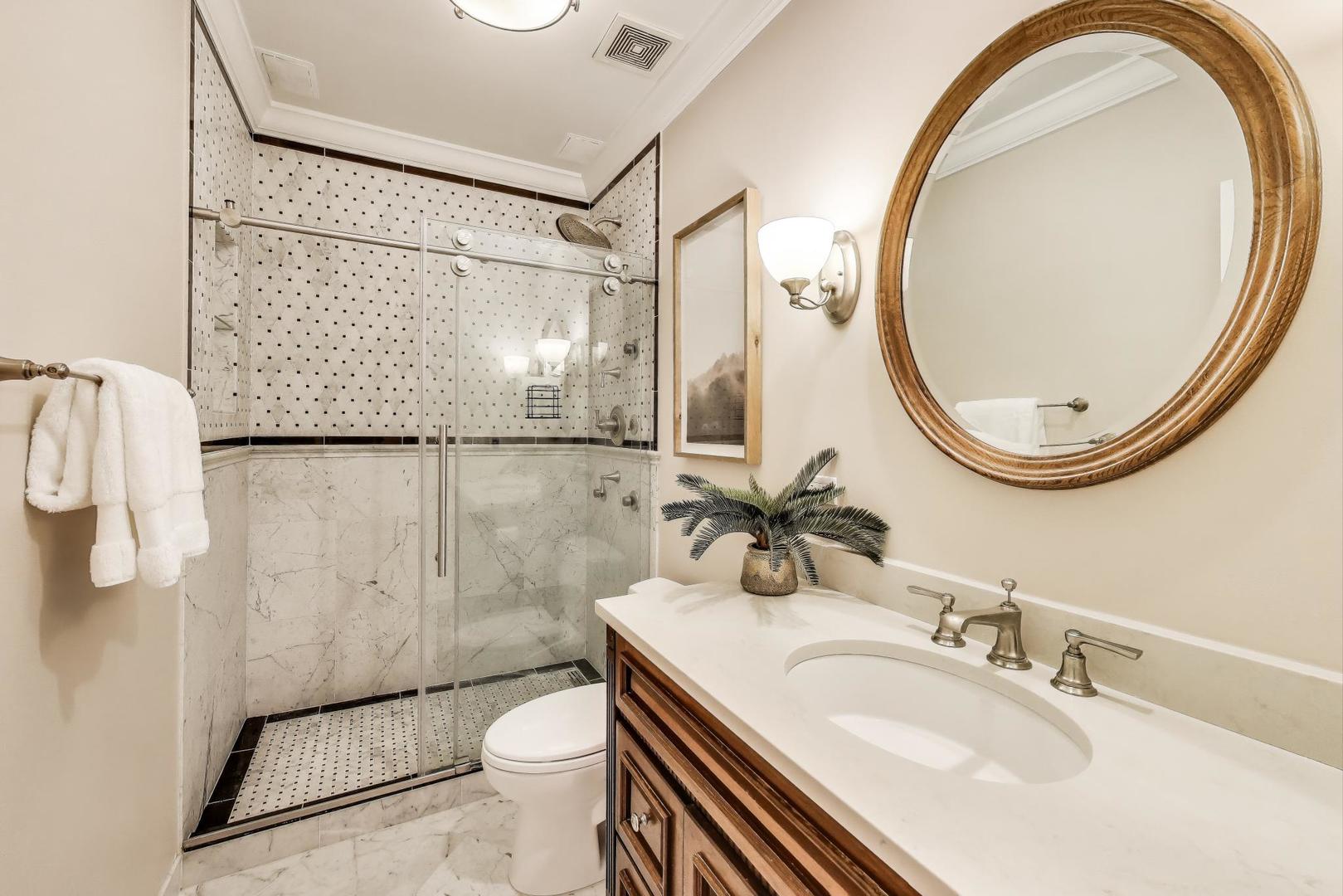 632 W Buckingham Place Unit: 2E