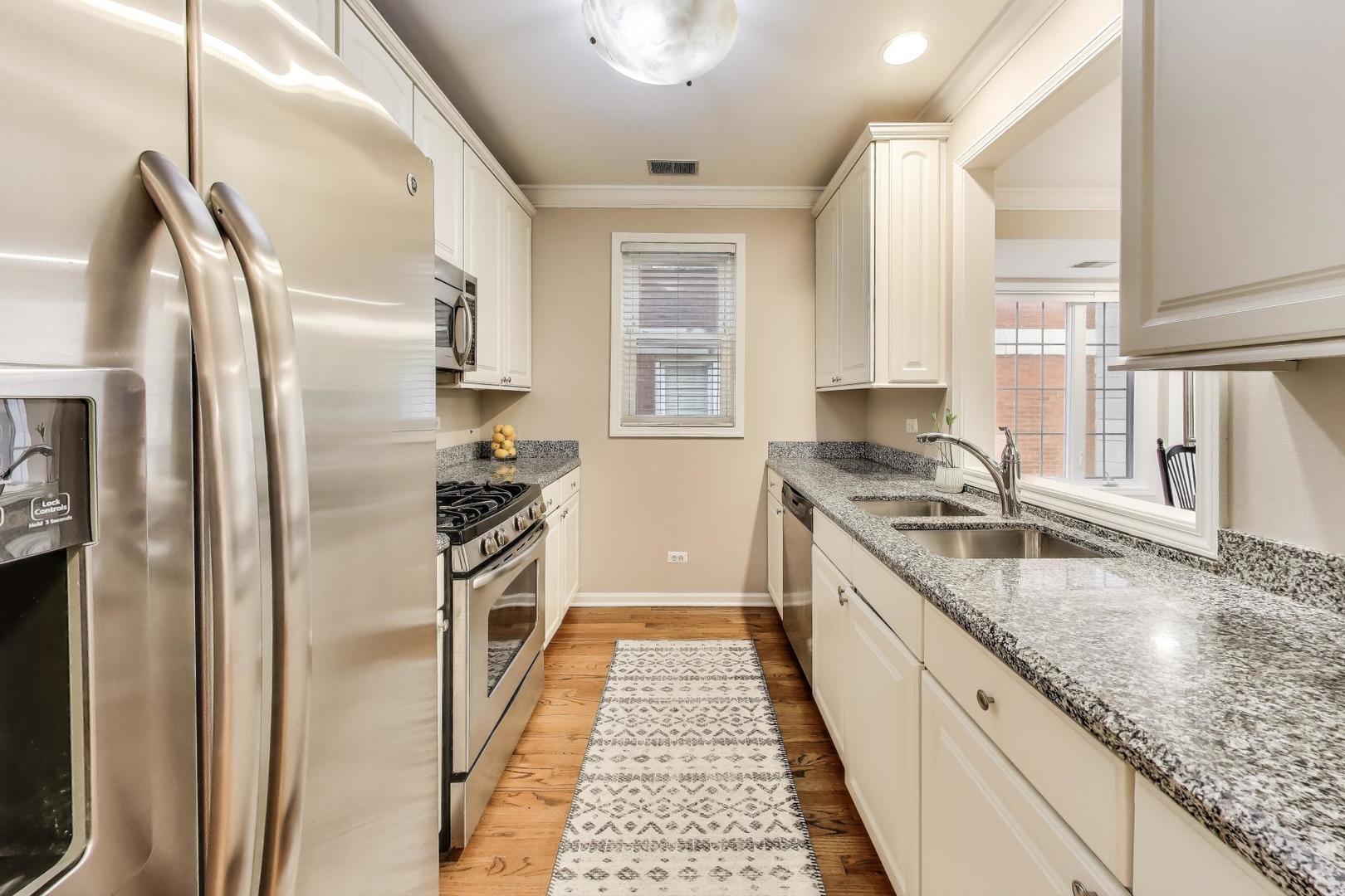 632 W Buckingham Place Unit: 2E