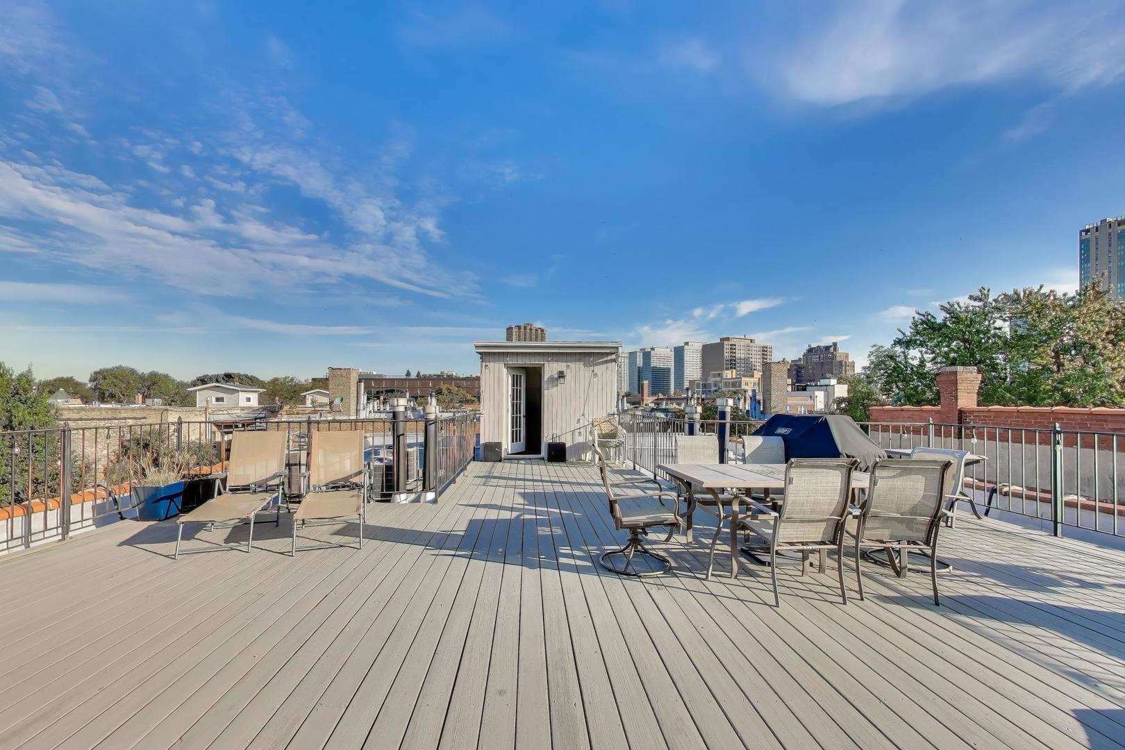 632 W Buckingham Place Unit: 2E