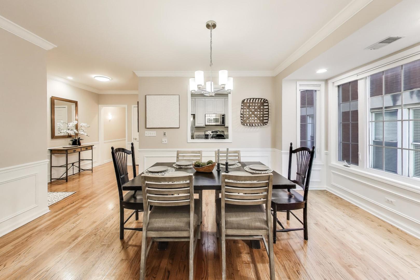 632 W Buckingham Place Unit: 2E