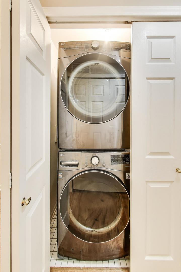 632 W Buckingham Place Unit: 2E