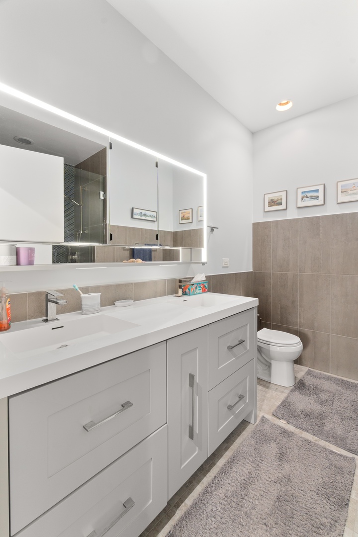 700 N Larrabee Street Unit: 1510