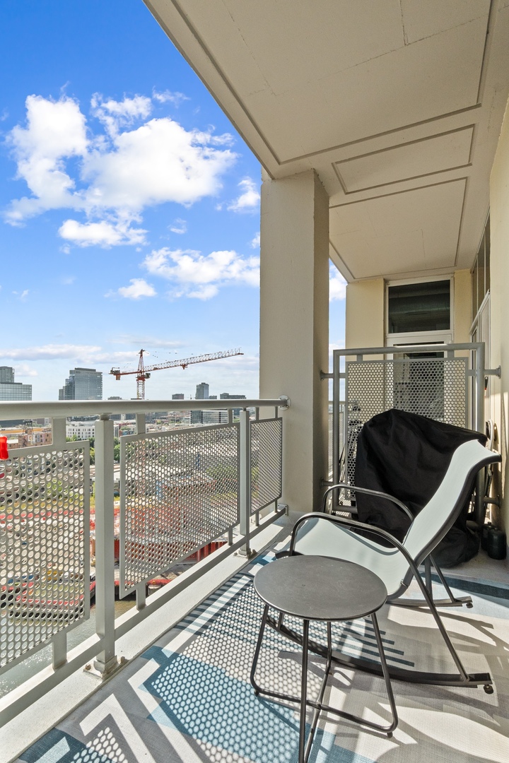 700 N Larrabee Street Unit: 1510