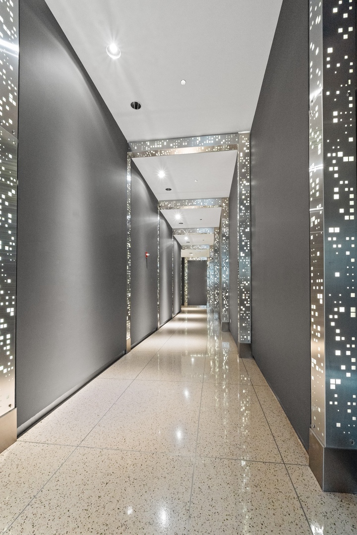 700 N Larrabee Street Unit: 1510