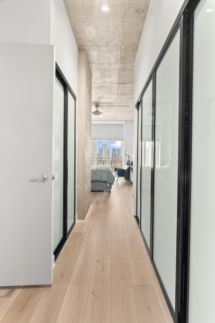 700 N Larrabee Street Unit: 1510