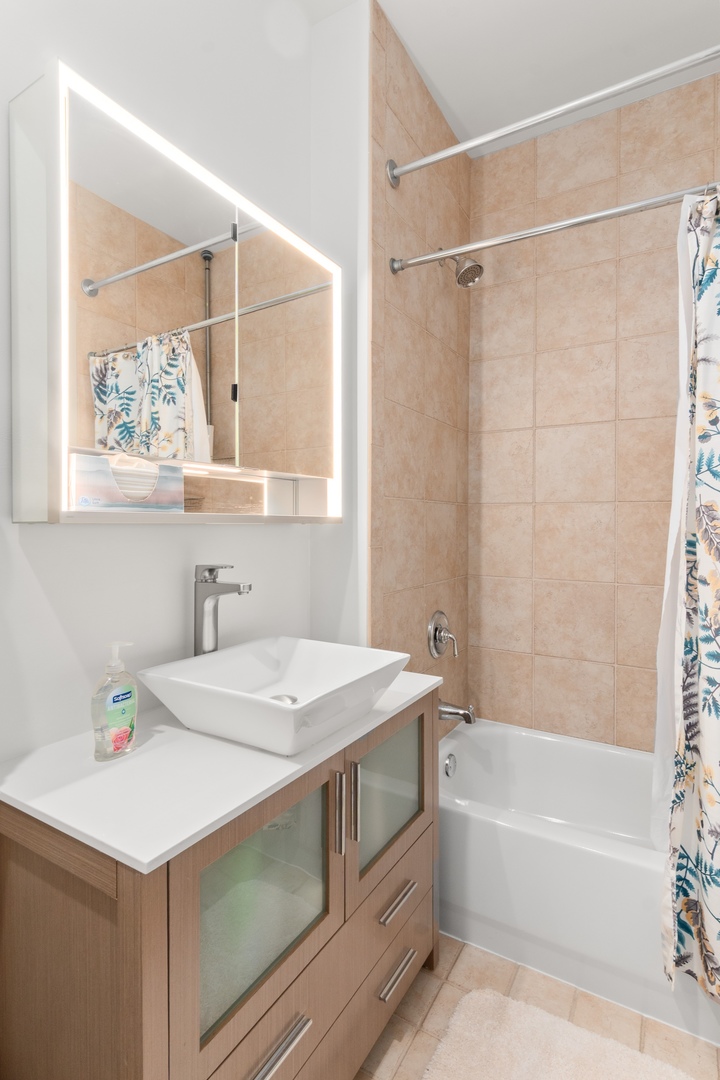 700 N Larrabee Street Unit: 1510