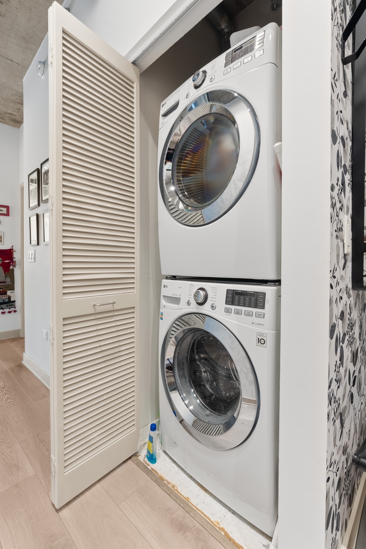 700 N Larrabee Street Unit: 1510