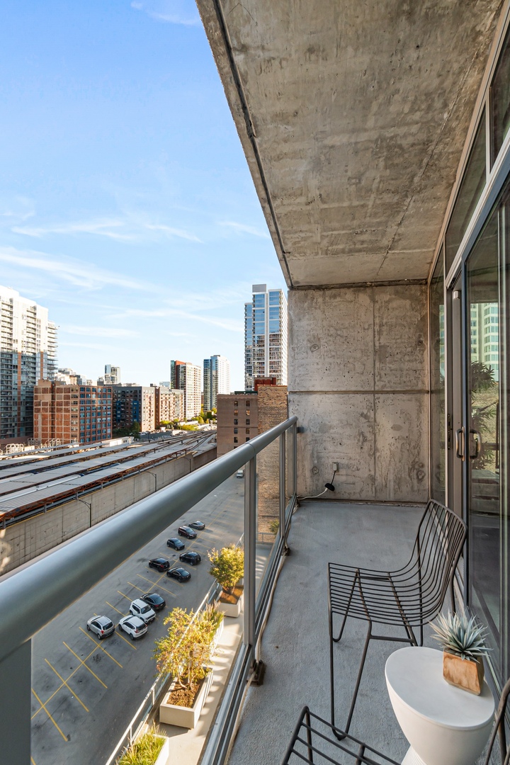 611 S Wells Street Unit: 1008
