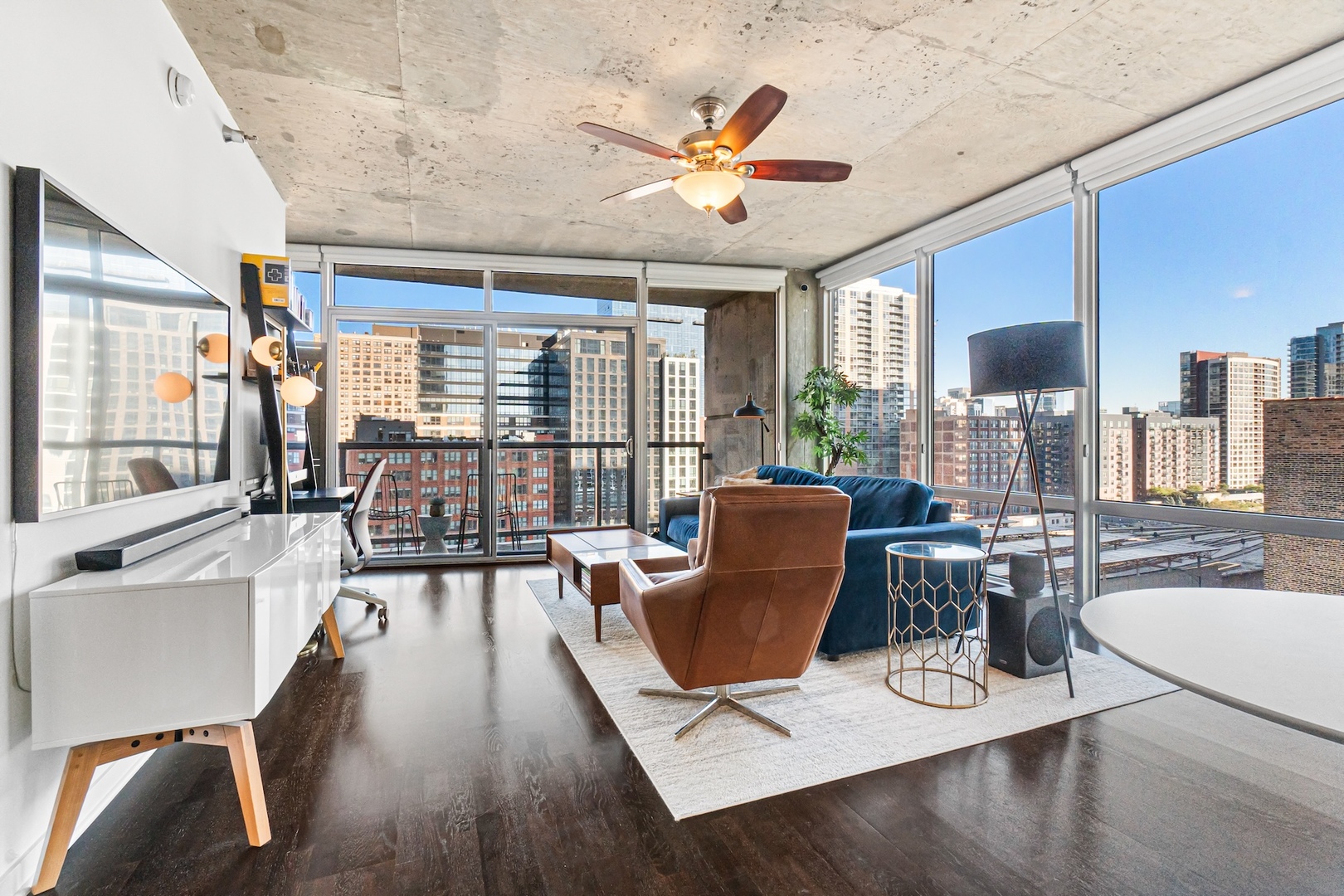 611 S Wells Street Unit: 1008