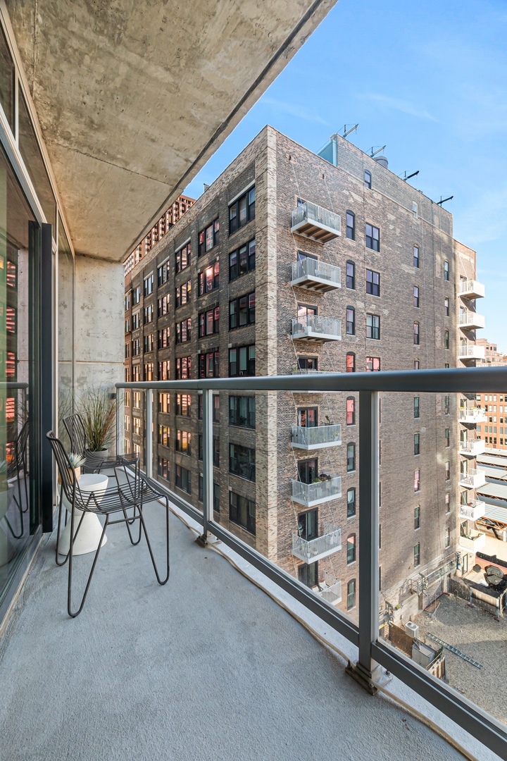 611 S Wells Street Unit: 1008