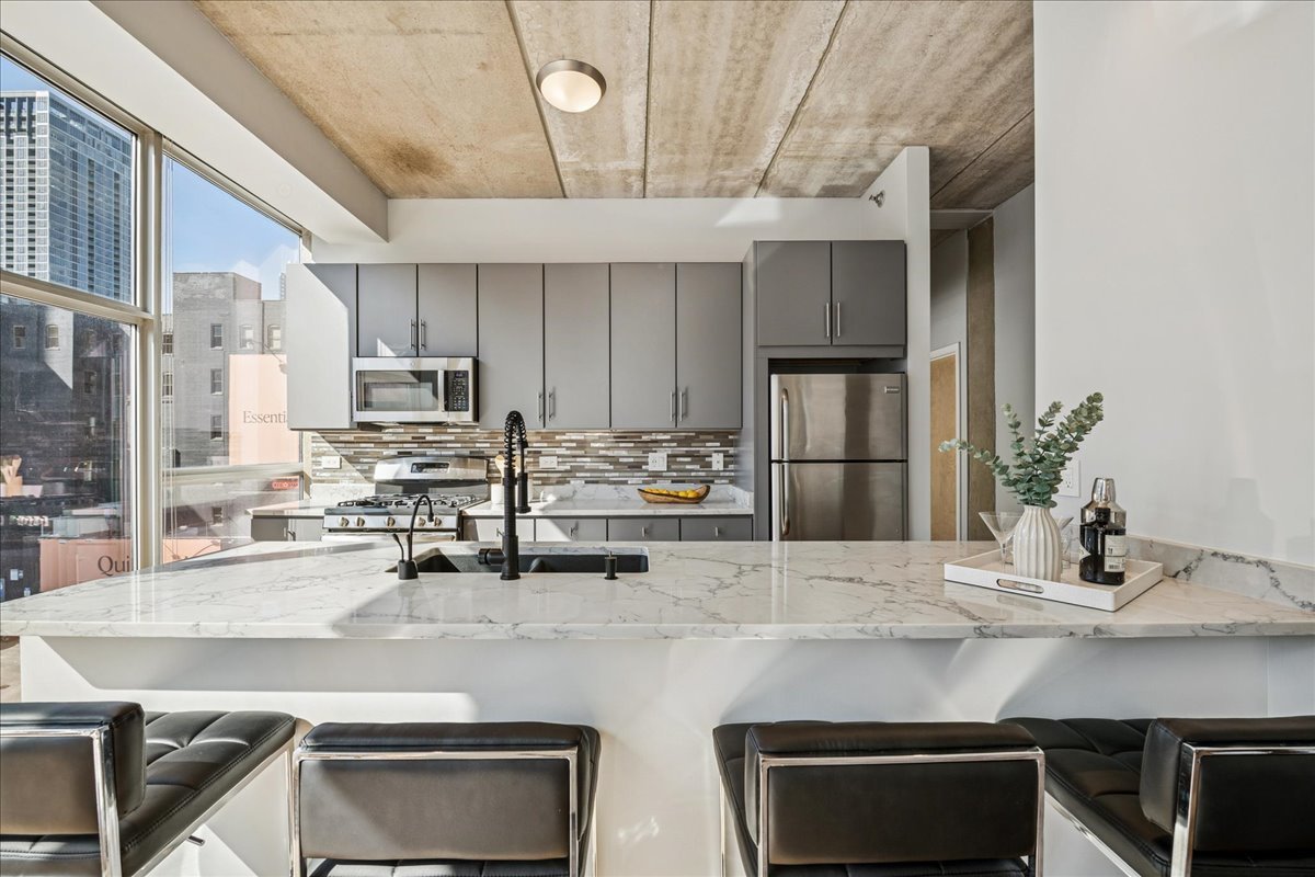 630 N FRANKLIN Street Unit: 408