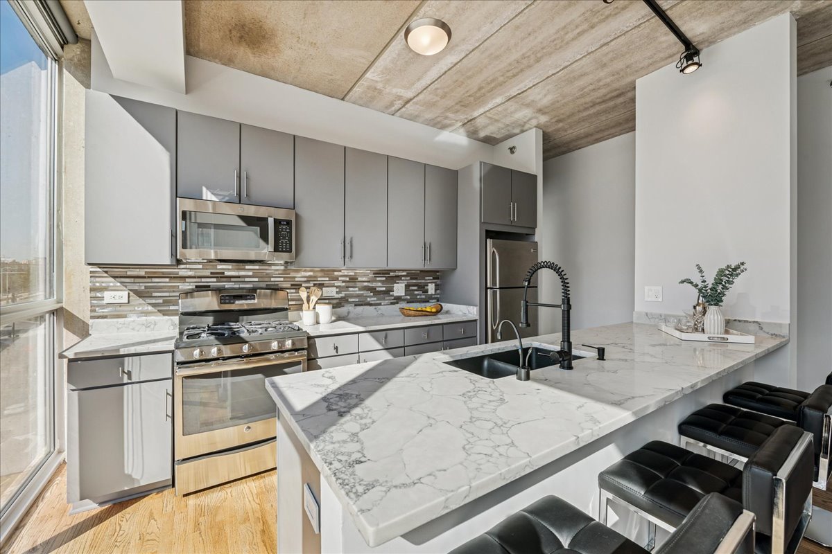 630 N FRANKLIN Street Unit: 408