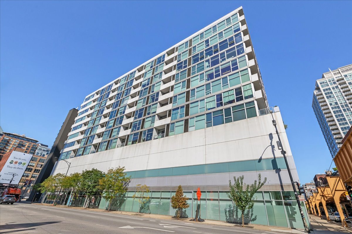 630 N FRANKLIN Street Unit: 408