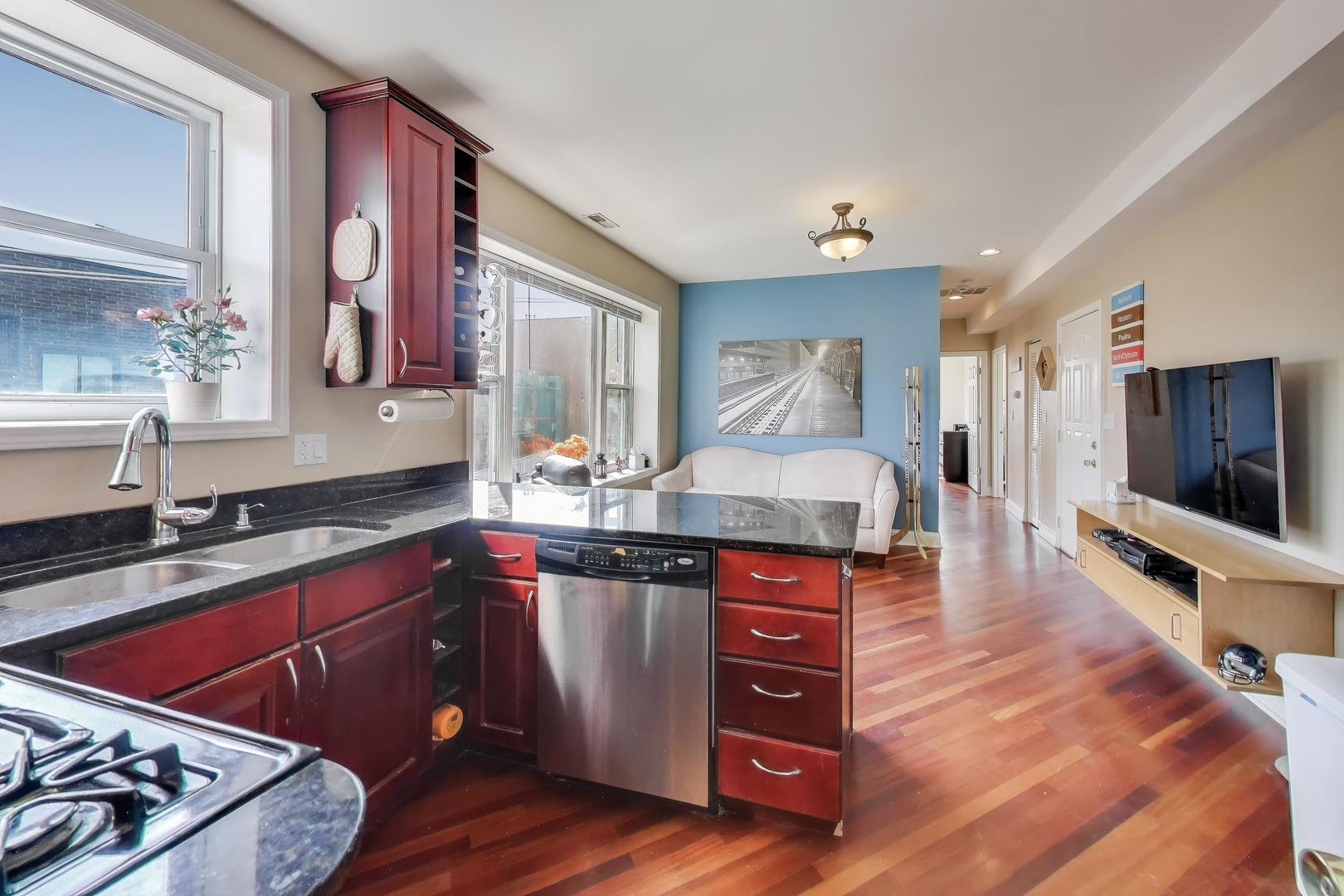 3215 N Francisco Avenue Unit: 3S