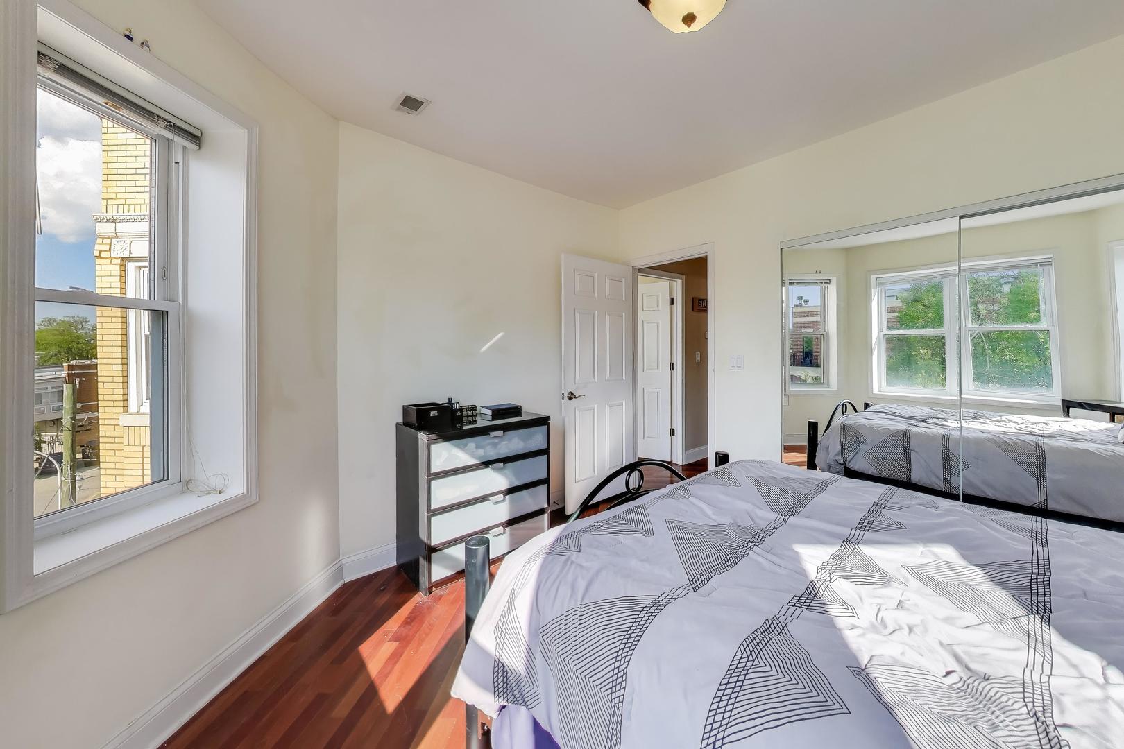 3215 N Francisco Avenue Unit: 3S