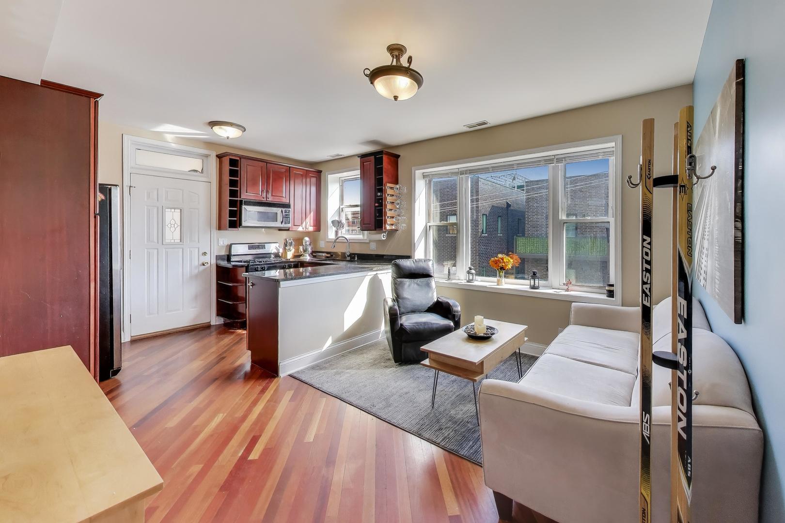 3215 N Francisco Avenue Unit: 3S