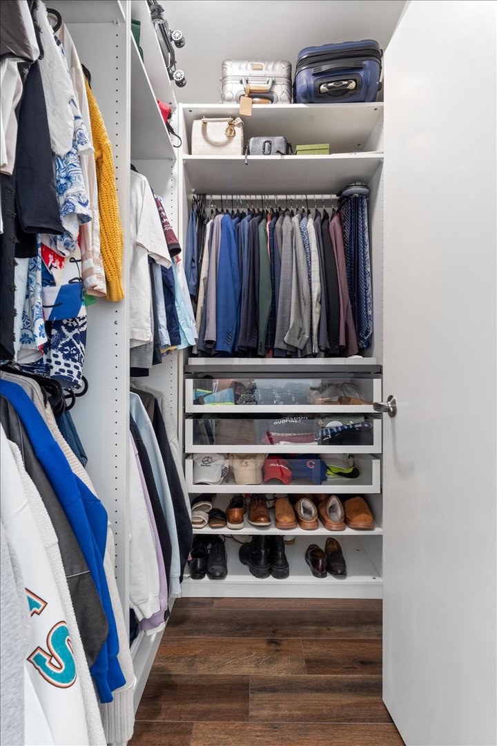 505 N MCCLURG Court Unit: 2001