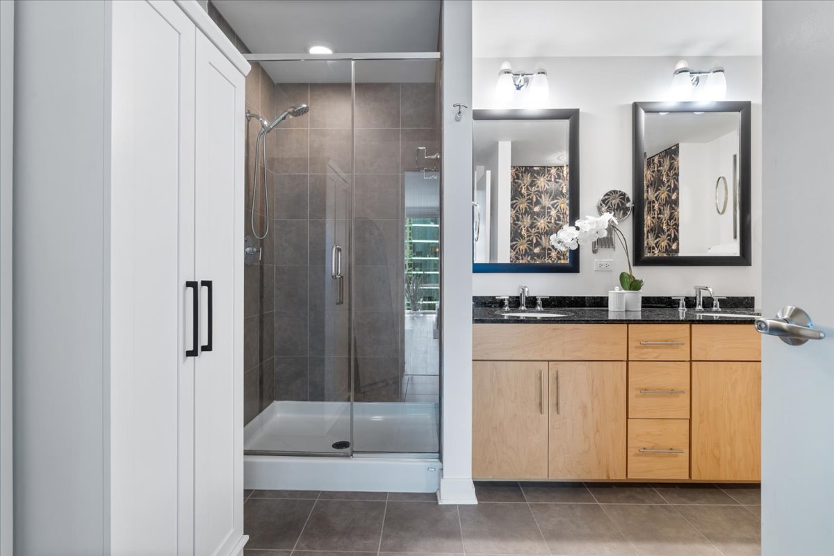 505 N MCCLURG Court Unit: 2001