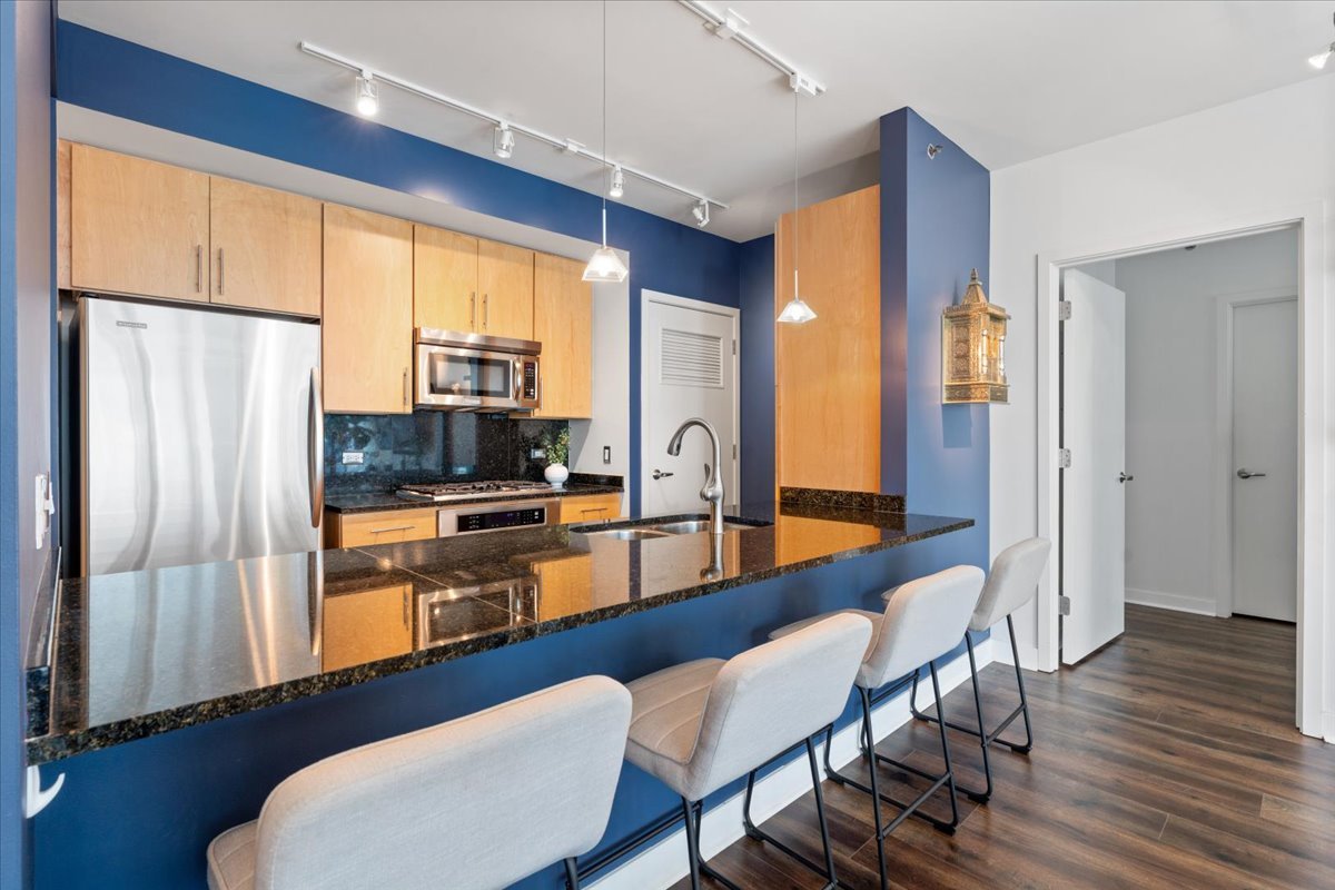 505 N MCCLURG Court Unit: 2001