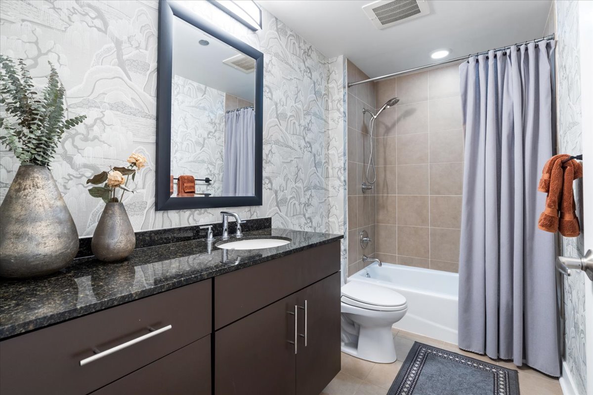 505 N MCCLURG Court Unit: 2001