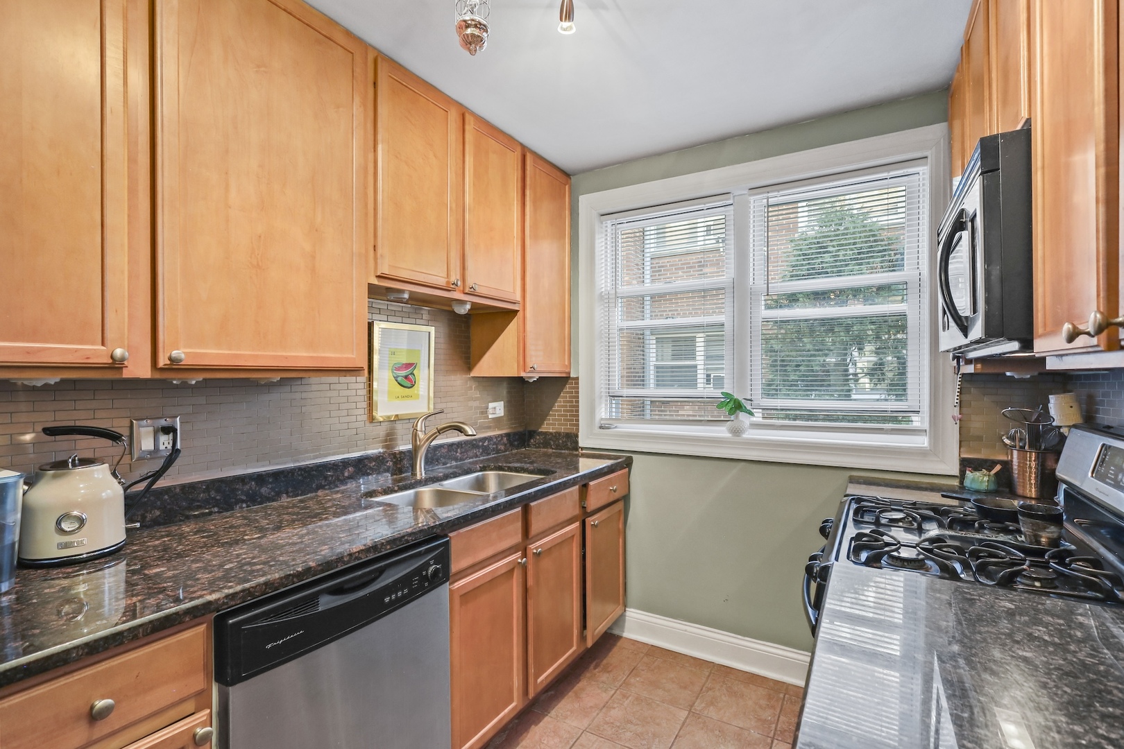 2626 W Catalpa Avenue Unit: 21