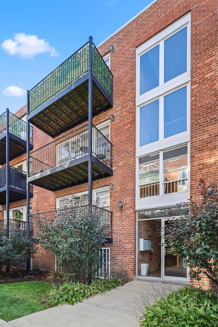 2626 W Catalpa Avenue Unit: 21