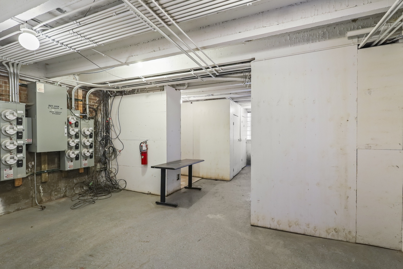 2626 W Catalpa Avenue Unit: 21