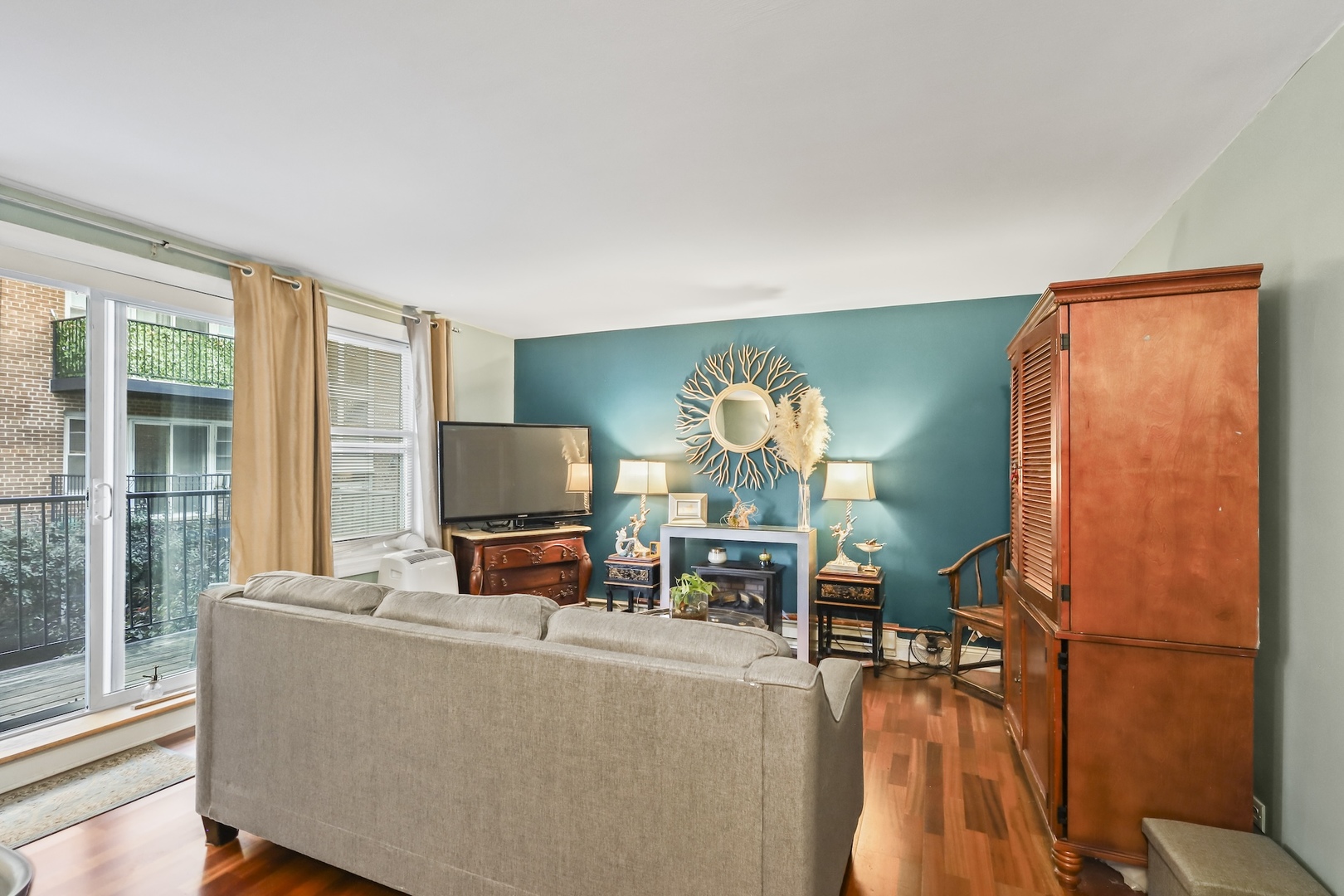 2626 W Catalpa Avenue Unit: 21