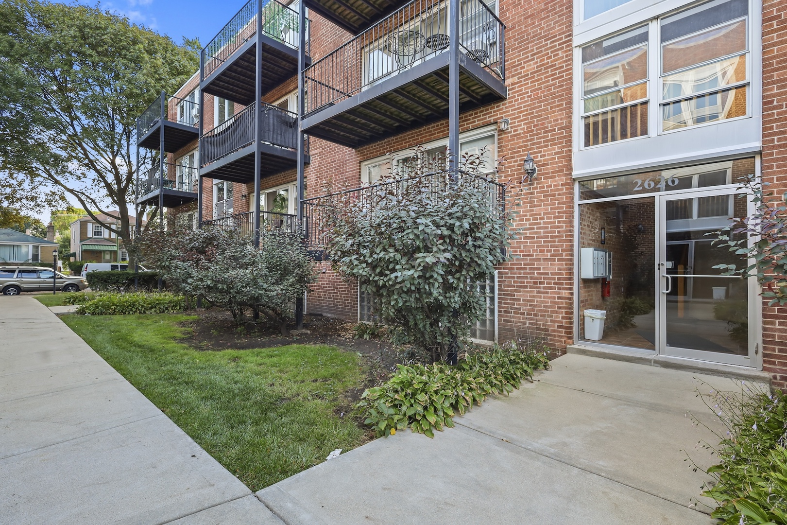 2626 W Catalpa Avenue Unit: 21