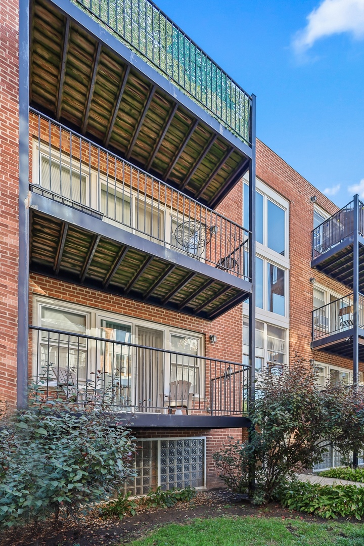 2626 W Catalpa Avenue Unit: 21