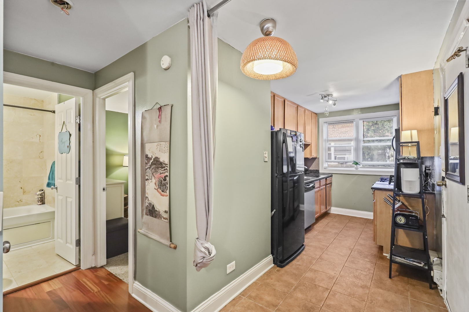 2626 W Catalpa Avenue Unit: 21