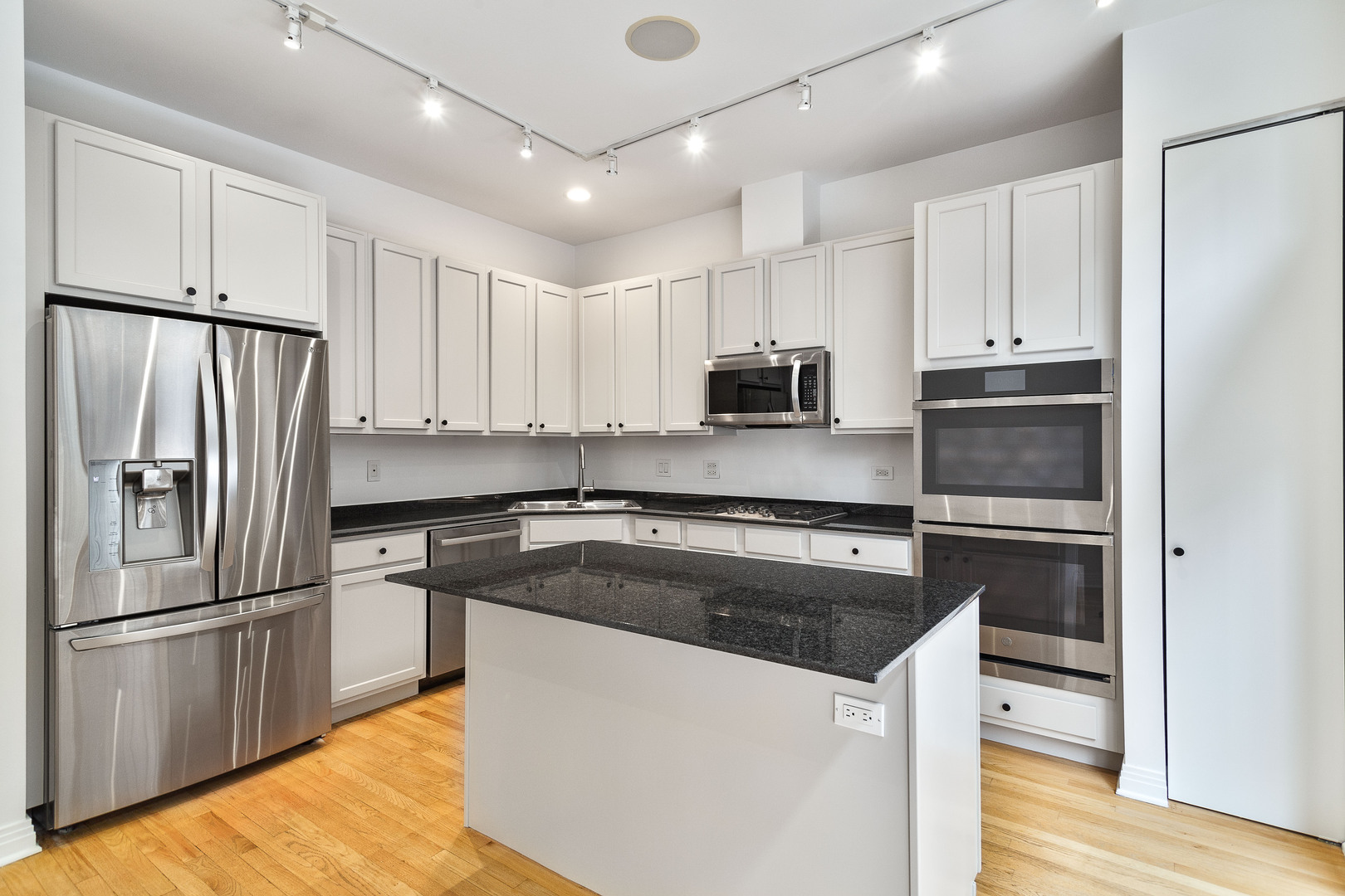 849 W Ohio Street Unit: 8
