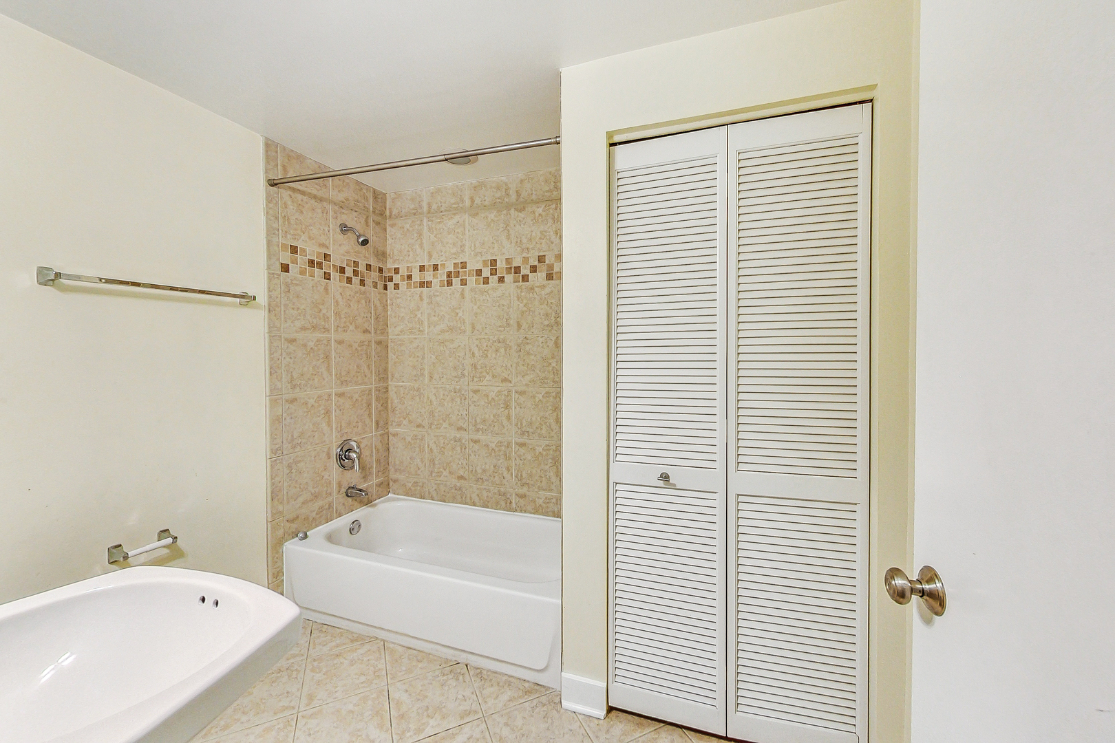 1238 N Milwaukee Avenue Unit: 2