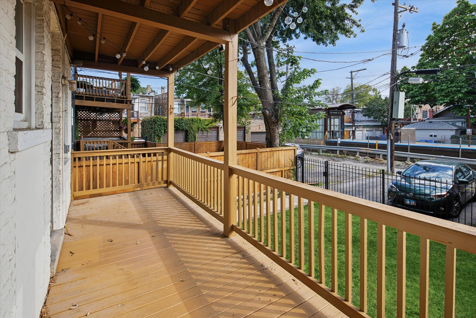 2617 W Leland Avenue Unit: 1