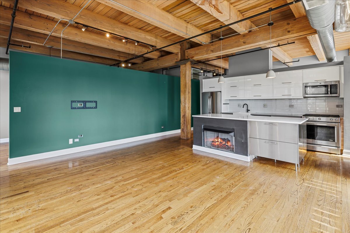 625 W Jackson Boulevard Unit: 404