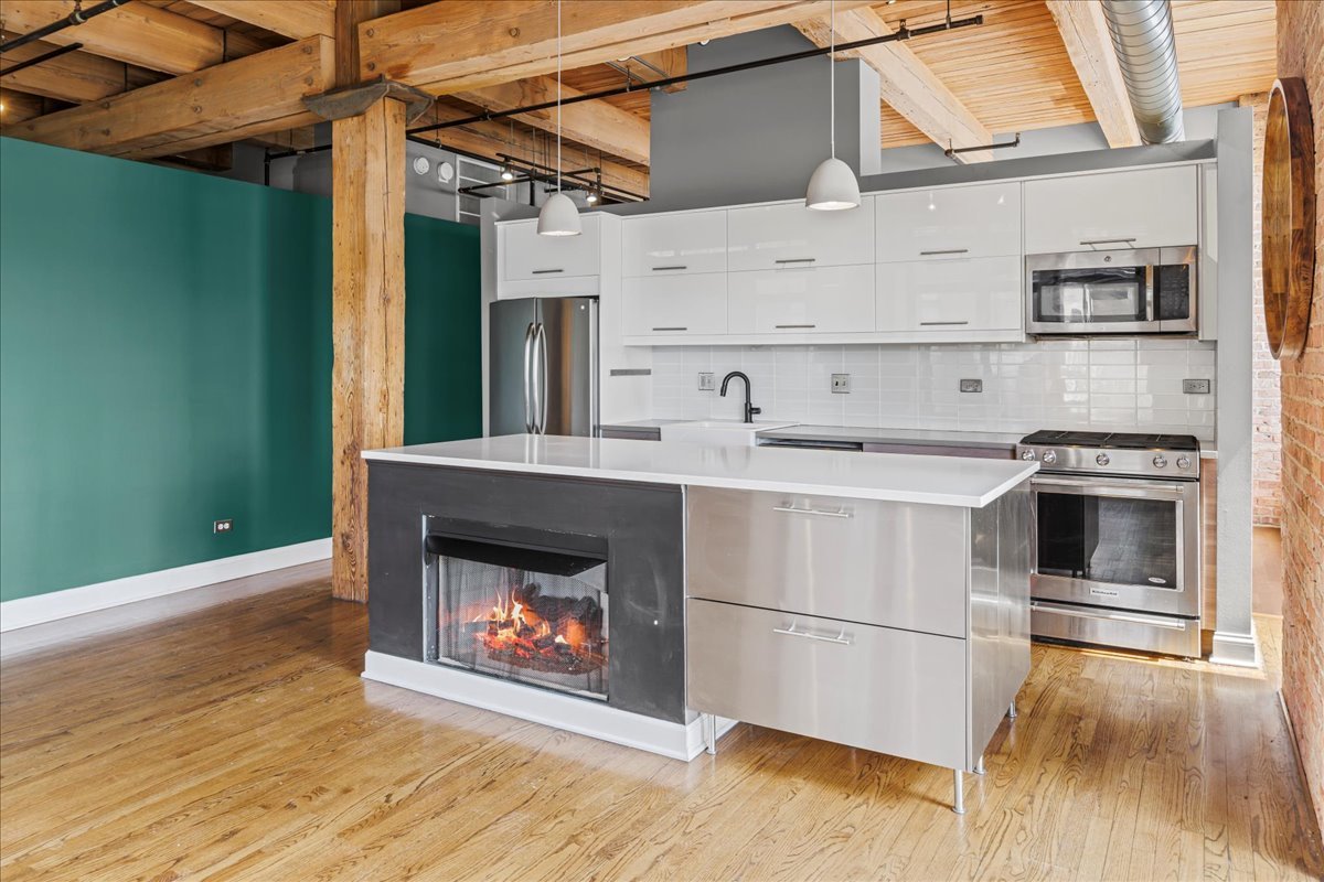 625 W Jackson Boulevard Unit: 404