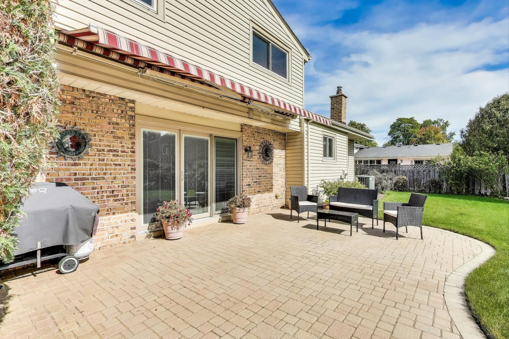 219 E Reseda Parkway